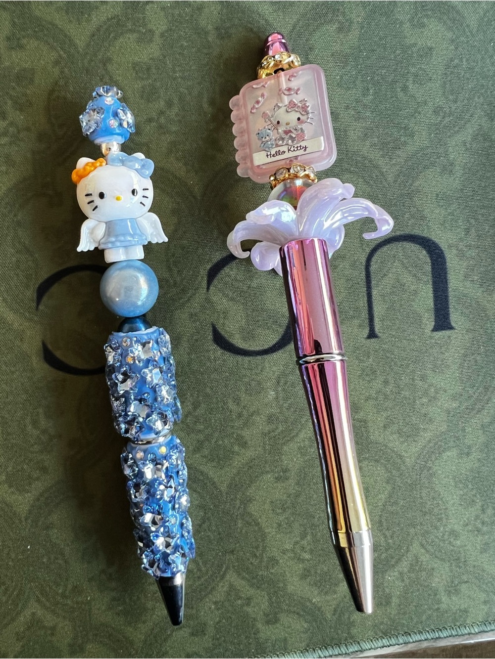 2x Hello Kitty pens  Blue pink Ballpoint Pen - Cute floral bow